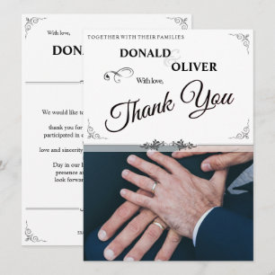 Carte Mains d'un couple gay de mariage avec des anneaux