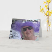 Carte Maman de joyeux anniversaire, dame dans le (Fleur jaune)