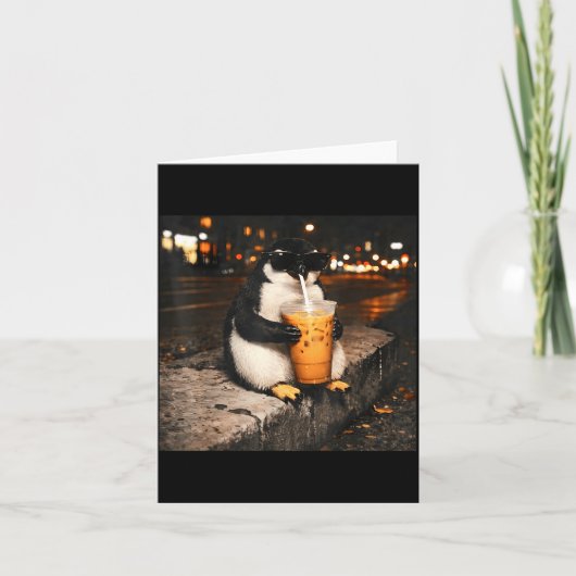 Carte Manchot buvant un café glacé mème d'animal drôle h (Devant)