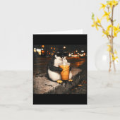 Carte Manchot buvant un café glacé mème d'animal drôle h (Fleur jaune)