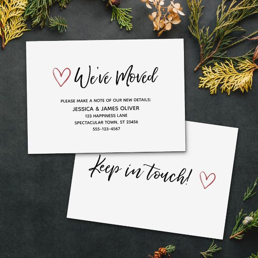 Carte manuscrite "We've Moved" avec Red Hearts