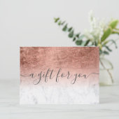 Carte marbre rose or foin ombre cadeau certificat cadeau (Debout devant)