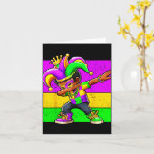 Carte Mardi Gras Funny Dabbing Black Boy Jester Hat Kid  (Fleur jaune)