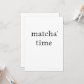 Carte Matcha time - minimalistic typography card (Devant/Arrière en situation)