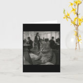 Carte Mème de chat drôle fumant une cigarette au travail (Fleur jaune)