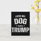 Carte Même mon chien déteste Trump et le président Donal (Fleur jaune)