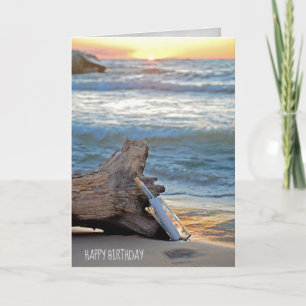 Carte message dans une bouteille sur le bois flotté