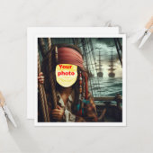 Carte Mets mon visage sur la photo, pirate sur un bateau (Devant/Arrière en situation)