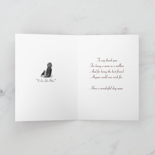 Carte mignon chiot beagle chien de maman en câlins avec  (Intérieur)
