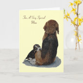 Carte mignon chiot beagle chien de maman en câlins avec  (Fleur jaune)