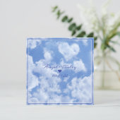 Carte Mignonne Nuage En Forme De Coeur Dans Le Ciel Bleu (Debout devant)
