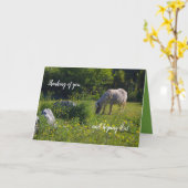 Carte Mignonne poney, cheval, vert nature, pensant à vou (Fleur jaune)