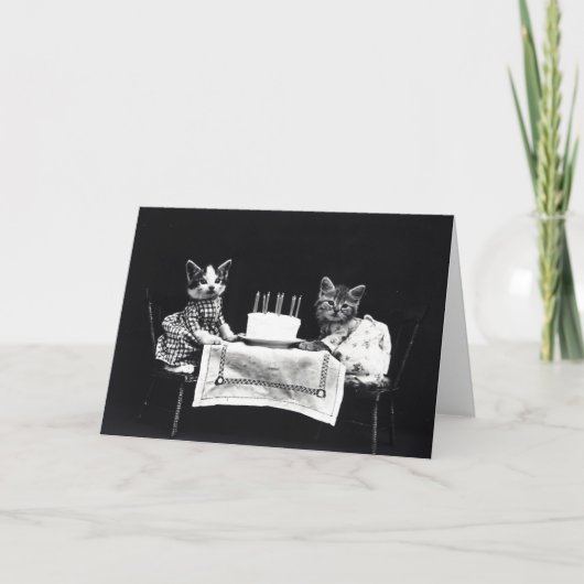 Carte Minous vintages mangeant le gâteau d'anniversaire (Devant)