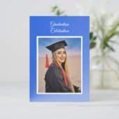 Carte Modern Blue Gradient Grad Party Invite Enclosure (Debout devant)