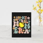 Carte Mon ère de mère de softball Maman Vie groovy Jour  (Fleur jaune)