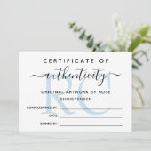Carte Monogramme bleu plus grand certificat d'authentici (Debout devant)