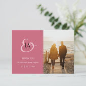 Carte Monogramme rose moderne Mariage photo Merci (Debout devant)