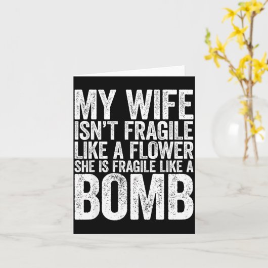 Carte My Wife Isn't Fragile Like A Flower She Is Like A  (Fleur jaune)