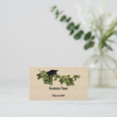 Carte nominative de lierre d'obtention du diplôme (Debout devant)