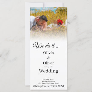 Carte Nous le faisons - Embrasser un couple sur un pré