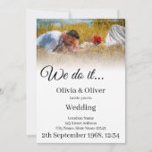 Carte Nous le faisons - Embrasser un couple sur un pré (Devant)