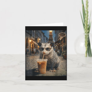 Carte Opossum Cool Buvant du Café Glacé Drôle de Nuit