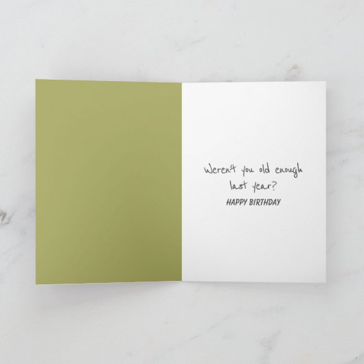 Carte Ours d'anniversaire assis sur un pneu (Intérieur)