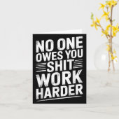 Carte Owes You Anything Work Harder Funny Workout Gym (Fleur jaune)