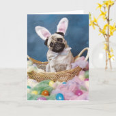 Carte Panier de chien pug de lapin de Pâques (Fleur jaune)