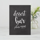 Carte Panneau de mariage à la craie pour un bar à desser (Debout devant)