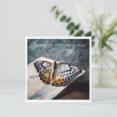 Carte Papillon assis sur un livre ouvert, personnalisabl (Debout devant)