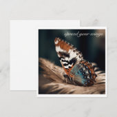 Carte Papillon assis sur une plume douce (Devant / Derrière)