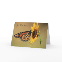 Papillon de monarque sur le tournesol jaune