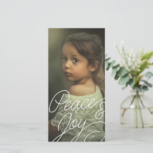 Carte Peace and Joy Casual Script Photo (Debout devant)