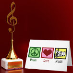 Carte Peace Love Music<br><div class="desc">Beau cadeau musicien avec un signe de paix, le coeur, et une clé trible et le personnel musical. Cool PEACE LOVE MUSIC Noël présent pour un compositeur, un directeur de groupe ou un chef de choeur.</div>