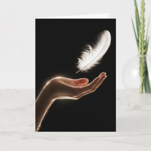 Carte Pensée pour toi Main lâchant une plume blanche