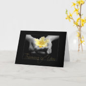 Carte Penser à vous élégante Fleur Jaune dans les mains (Fleur jaune)
