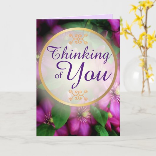 Carte Penser à vous, les fleurs de Clematis violets rose (Fleur jaune)