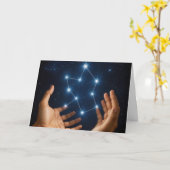 Carte Penser à vous mains tenir la déclinaison étoile (Fleur jaune)