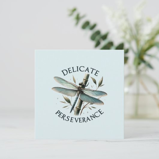 Carte Persévérance délicate - libellule artistique (Debout devant)
