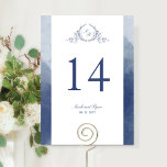 Carte Personnalisé, Chic Monogram Mariage bleu marine<br><div class="desc">Aidez vos invités à trouver leur table avec ce numéro de table monogrammed élégant. Cartes recto verso. Un espace dégagé tout autour vous donne la liberté d'utiliser un porte-table ou un cadre. Design avec un joli monogramme de crête botanique dessiné à la main dans les tons bleu marine et les...</div>