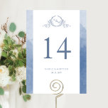 Carte Personnalisé, élégant Monogramme Dusty Mariage ble<br><div class="desc">Aidez vos invités à trouver leur table avec ce numéro de table monogrammed élégant. Cartes recto verso. Un espace dégagé tout autour vous donne la liberté d'utiliser un porte-table ou un cadre. Conception avec un joli monogramme de crête botanique dessiné à la main dans des teintes bleues poussiéreuses et des...</div>