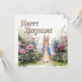 Carte Peter le lapin dans son jardin No 2 Joyeux anniver (Devant/Arrière en situation)