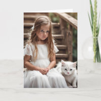 Petite fille avec chat blanc pour l'anniversaire