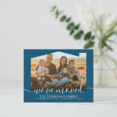 Carte photo de déménagement bleu marine écriture m (Debout devant)