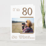 Carte Photo de Modern Funny Inspirational 80th Birthday<br><div class="desc">80 Donc Modern Funny a eu l'inspiration 80e Birthday Photo Card. C'est un jeu d'inspiration pour le quota d'inspiration I'm 80 Voilà le What on a white background and is perfect for a person with a sense of humour. You can change the age and personalize it with your photo.</div>