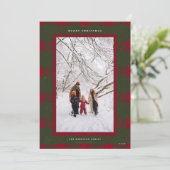 Carte photo de Noël classique à carreaux verts et  (Debout devant)