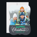 Carte photo de Noël de script de tableau noir<br><div class="desc">Simple chic design carte photo de Noël moderne dispose d'élégante typographie de script de calligraphie sur un arrière - plan de texture de tableau de bord faux. Personnalisez le design avec votre photo de famille personnalisée et votre nom. Cliquez sur le bouton "Customiser" pour ajouter du texte et des photos...</div>