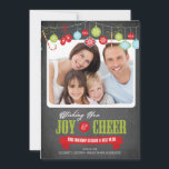 Carte photo de Noël Famille Chalkboard Cute<br><div class="desc">Carte de noël famille Chalkboard tendance mignonne avec sucres de canne, mitaines, ornements rétro avec le mot "Wishing you Joy & Cheer" dans la typographie rouge et verte. Retournez notre carte photo pour voir un motif de tableau de bord de flocage de neige coordonné pour une touche spéciale supplémentaire. Disponible...</div>