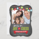 Carte photo de Noël Famille Chalkboard Cute<br><div class="desc">Crochet mignonne die coupe tendance carte de noël de famille de tableau de bord avec sucres de canne, mitaines, ornements rétro avec le jour férié disant "Wishing you Joy & Cheer" en typographie rouge et verte. Retournez notre carte photo pour voir un motif de tableau de bord de flocage de...</div>